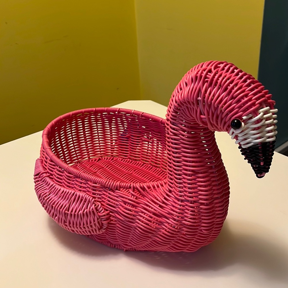 Hello summer large wicker flamingo basket . Brand new never used.